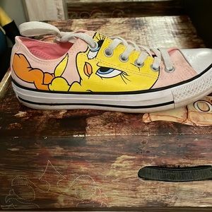 Tweety converse women’s size 7